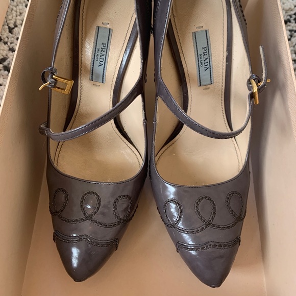 Prada Embroidered Leather Heel - Picture 5 of 5
